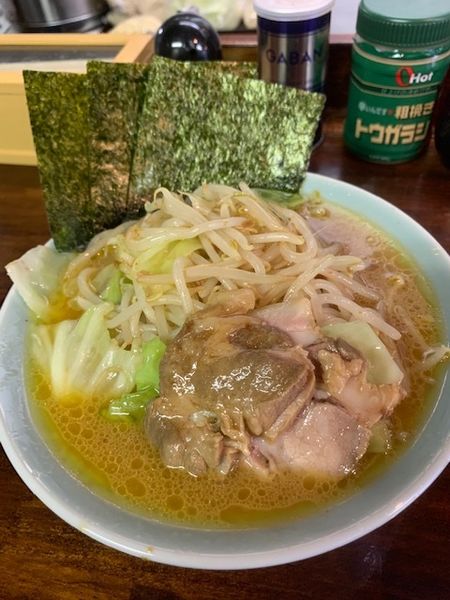 「野菜ラーメン 750円　鶏唐揚げ無料」@豚星の写真