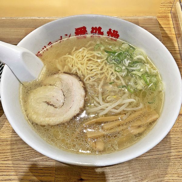 「塩ラーメン＋半炒飯セット　￥８８０」@旭川ラーメン 番外地 北口店の写真