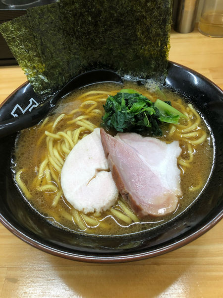 「家系豚骨醤油ラーメン並、硬め濃いめ」@らーめん矢の写真