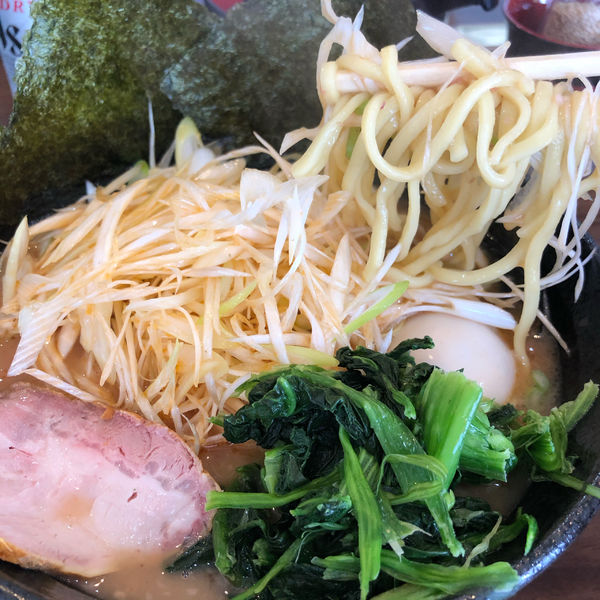 「ねぎらーめん＋味玉」@横浜家系らーめん 天王家 寒川総本店の写真