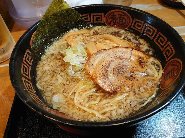 「濃厚醤油らぅ麺」@らぅ麺 ガラ喰楽学校 大宮店の写真