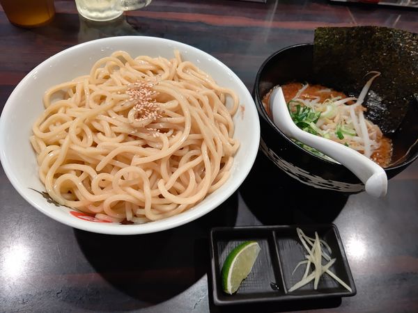 「環七つけ麺(大盛・350g)858円＋ハイボール108円」@環七ラーメン 周麺の写真