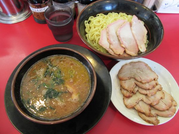 「つけ麺中盛（９００円）＋チャー×２＋燻煙バラチャー×３」@家系ラーメン 熊田家の写真