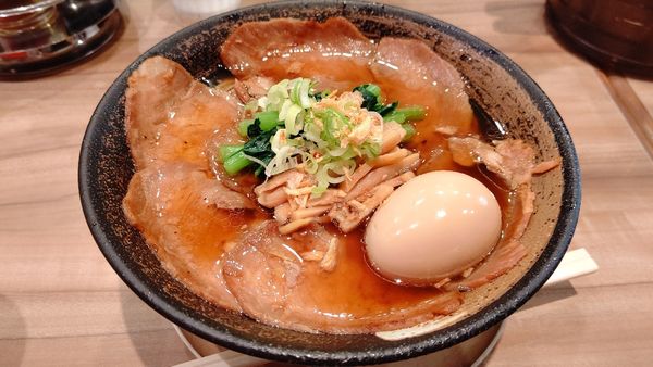 「焼豚めん+味玉(無料)」@麺屋 空海 サクラス戸塚店の写真