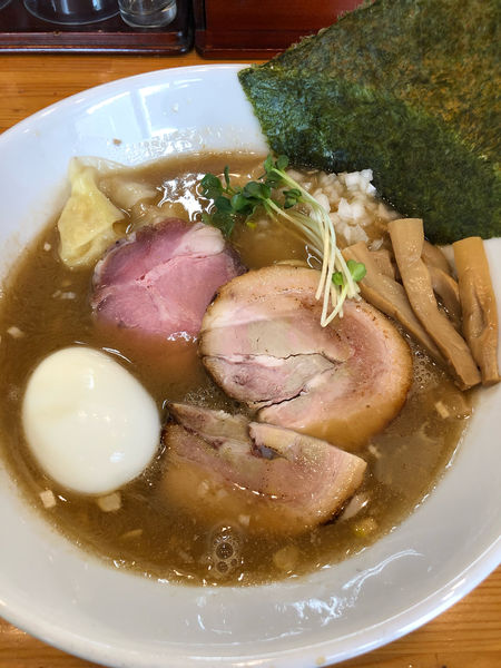 「特製魚介豚骨ラーメン（麺半分）950円」@麺笑 コムギの夢の写真