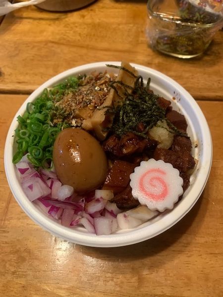 「煮干ルーロー油そば 850円」@焼き貝あぶさんの写真