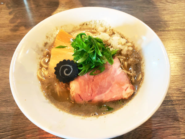 「コイニボメン」@ニボシラァメン コハクの写真