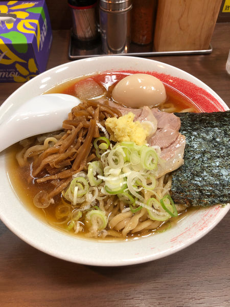 「冷やし生姜醤油ラーメン大盛り＋柔たまご」@煮干し中華そば 山形屋の写真