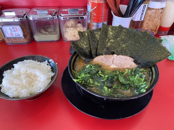「ラーメン　ほうれん草増し（海苔増し・・ツイッターサービス）」@家系ラーメン 王道 神道家の写真