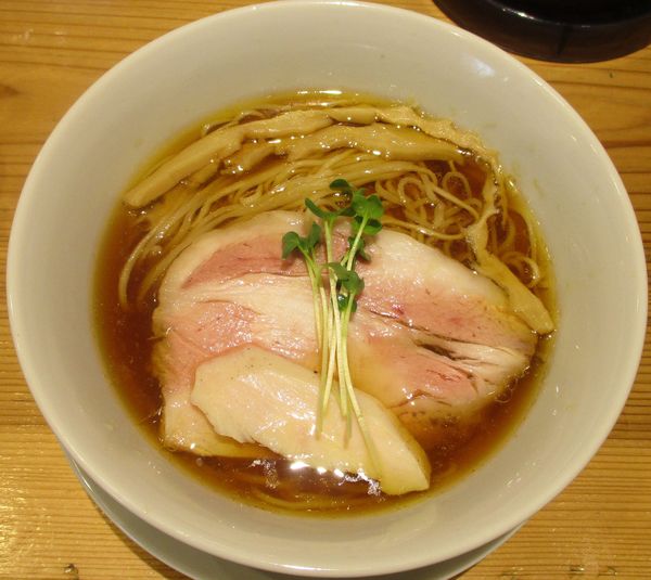 「醤油らーめん　900円」@麺屋鈴春の写真