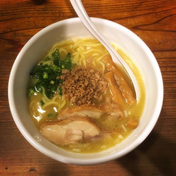 「白鶏ラーメン」@鶏の穴の写真