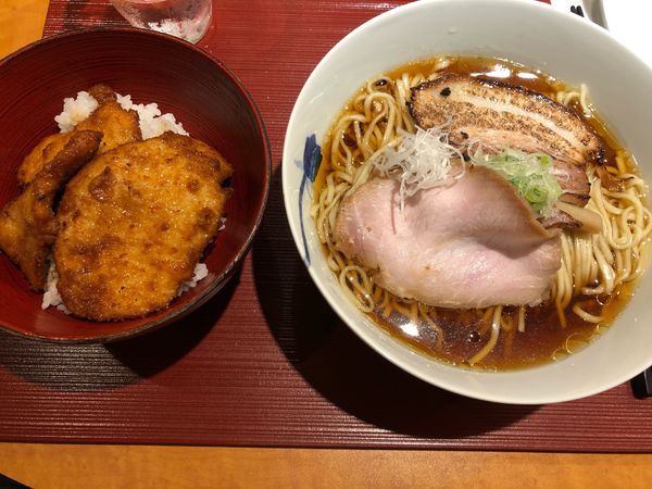 「醤油（細麺）＋自家製ソースのカツ丼」@麺 みつヰの写真