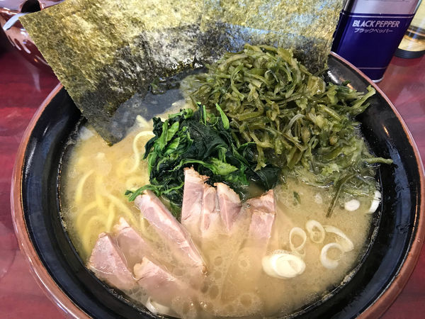 「塩とんこつラーメン中盛くきわかめバリ固1,100円」@甲子家の写真