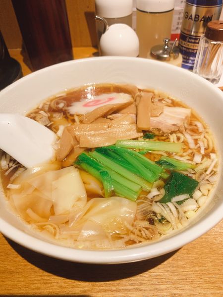 「ワンタン麺」@ラーメン餃子館 小次郎 池袋店の写真