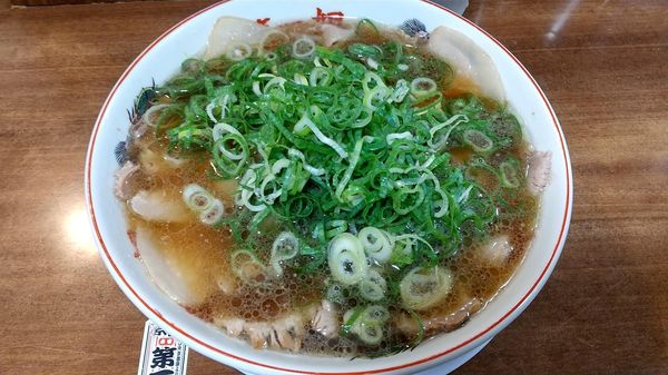 「特製ラーメン 1000円+九条ネギ増し 50円」@本家 第一旭 新宿店の写真