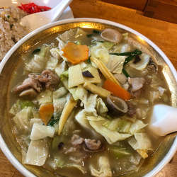 漢風麺大盛り　半チャーハン