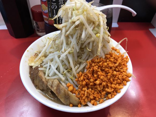 「ラーメン野菜マシニンニク辛揚げ追加豚1枚」@千里眼の写真