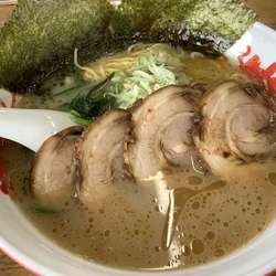 チャーシュー麺正油　1050円