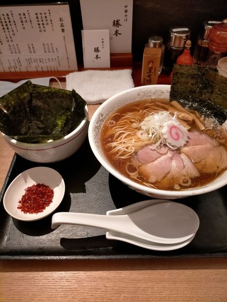 「中華そば麺硬め濃い味+辛味+のり」@中華そば 勝本の写真
