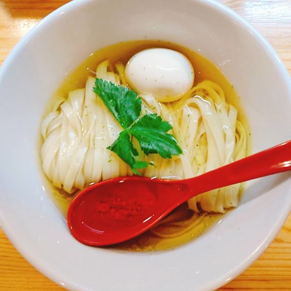 「(梅)かけそば白醤油＋味玉」@自家製麺 くろ松の写真