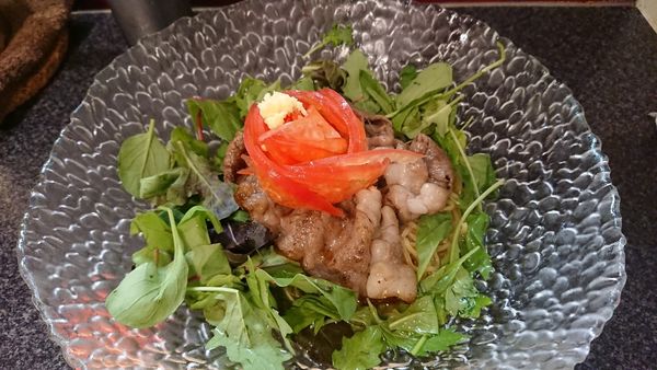 「限定肉冷やし 1200円」@烈志笑魚油 麺香房 三くの写真