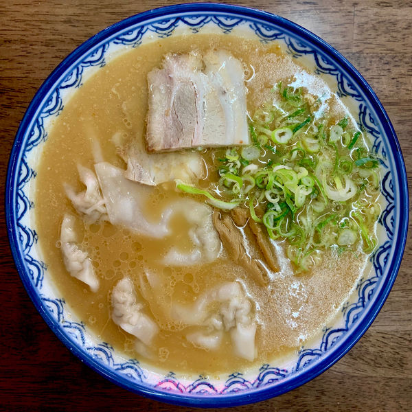 「ワンタンメン (800円)」@元祖赤のれん雄ちゃんラーメンの写真