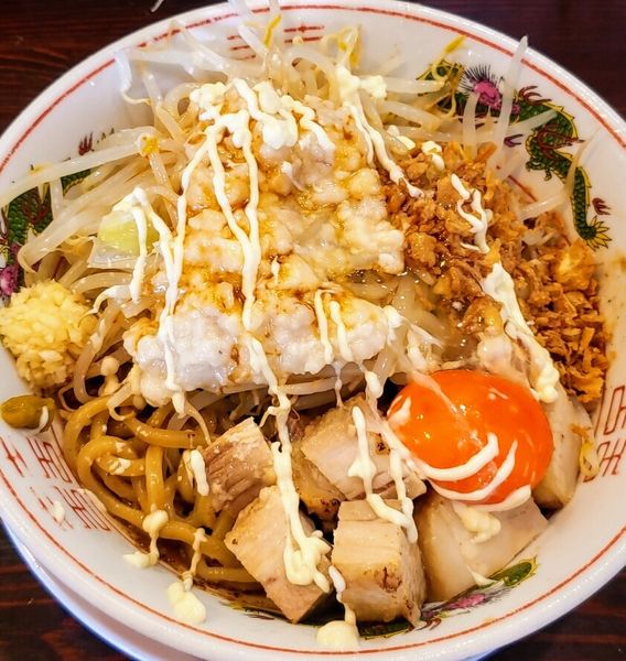 「冷し豚まぜそば ９００円」@つけめん・らーめん活龍 水戸米沢店の写真