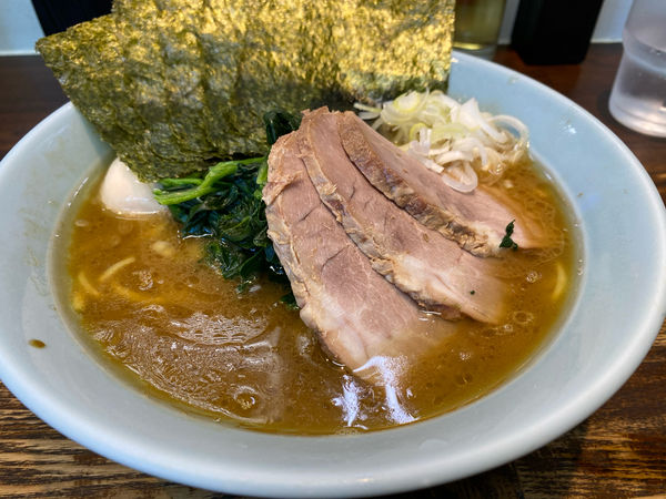 「醤油　全部のせ」@横浜家系豚骨醤油極太麺 侍 本店の写真