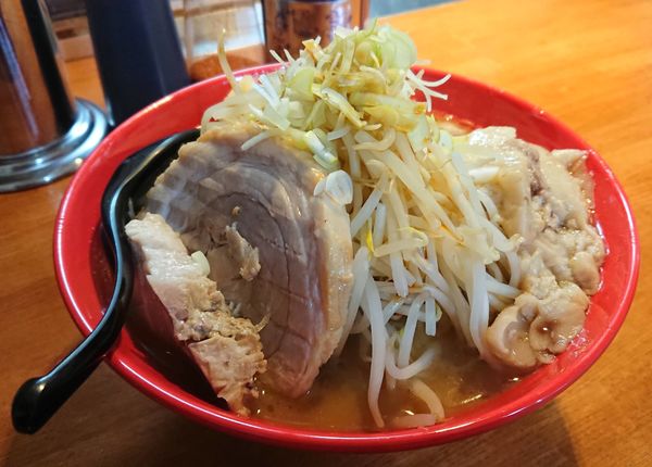 「大ラーメン(ヤサイマシニンニクアリアブラマシネギアリ)」@麺屋 もりのの写真