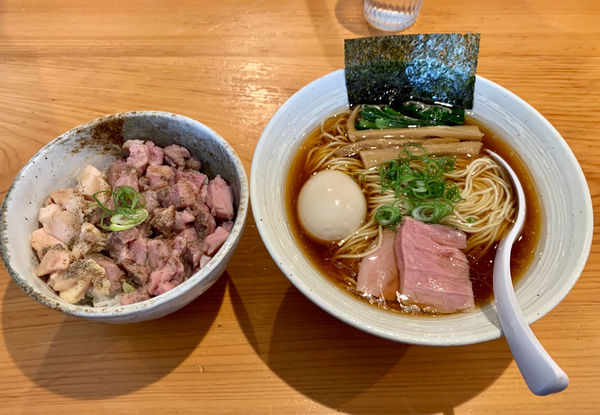 「味玉らぁ麺（醤油）＋チャーシューご飯」@麺屋 さくら井の写真