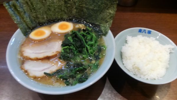 「金八ラーメン　ほうれん草増し　ライス　チャーシュー増し」@金八家の写真