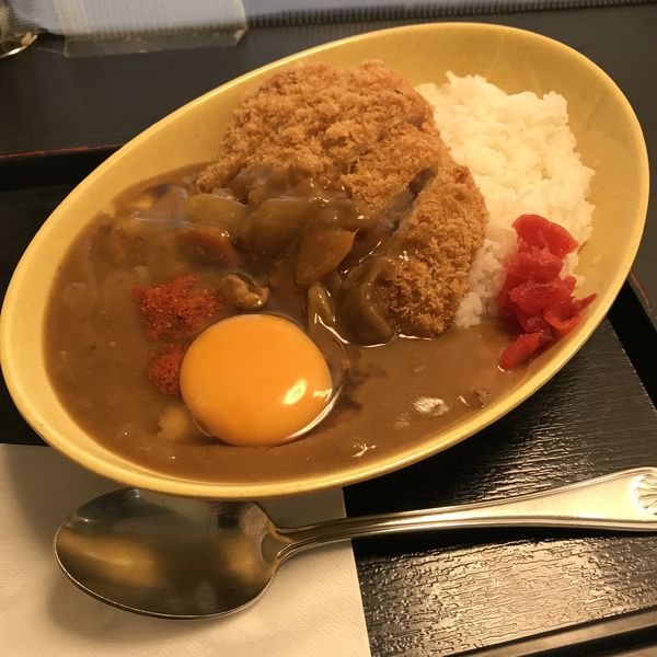 「カツカレー（￥700）＋生玉子（クーポン）」@ゆで太郎 蒲田中央通り店の写真