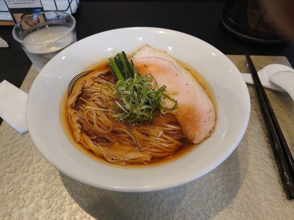「地鶏醤油そば」@麺屋さすけ 本店の写真