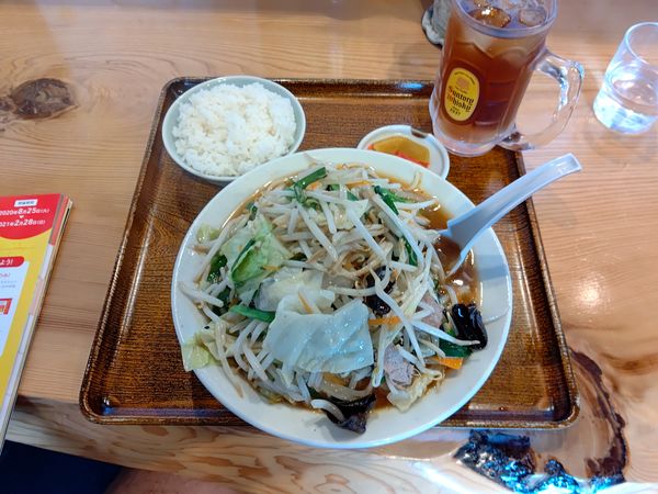 「だけだけラーメン(並盛・130g)950円＋烏龍茶100円」@はしご屋 本店の写真