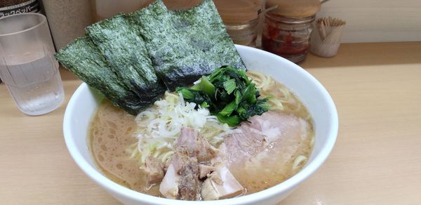 「ラーメン中盛（840円）」@横浜ラーメン 町田家 新宿南口店の写真