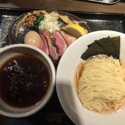 特製鴨出汁手揉み醤油つけ麺　1400円