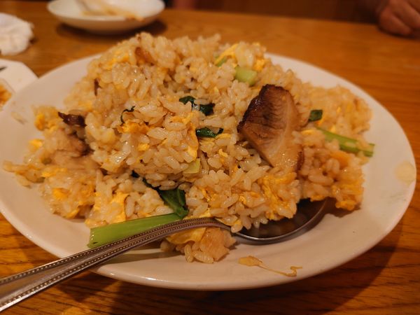 「豚バラチャーハン680円＋台湾風刀削麺600円　他いろいろ」@中国料理 火麒麟 東所沢店の写真