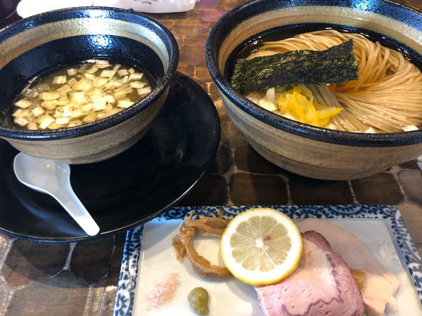 「【限定】昆布水醤油つけ蕎麦1000円他」@特級鶏蕎麦 龍介の写真