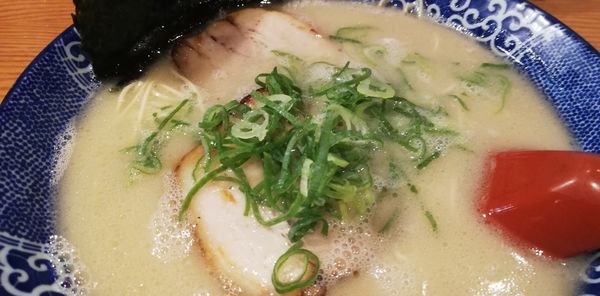 「博多とんこつラーメン(700円)」@博多ラーメン鶴亀堂 三芳藤久保店の写真