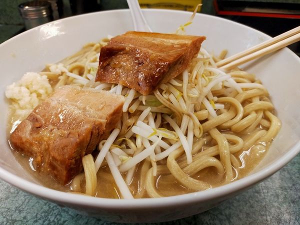 「大二郎３玉（麺固め・脂かたまり・にんにく）」@ラーメン二郎 新宿小滝橋通り店の写真