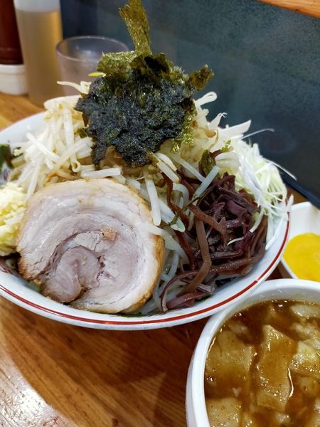 「つけ麺大盛600g・生卵（脂・にんにく・ちょい辛別）」@デカ盛り戦隊 豚レンジャーの写真