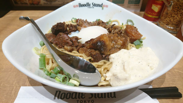 「【夜】牛煮込みまぜそば+温玉タルタルWのせ」@Noodle Stand Tokyoの写真