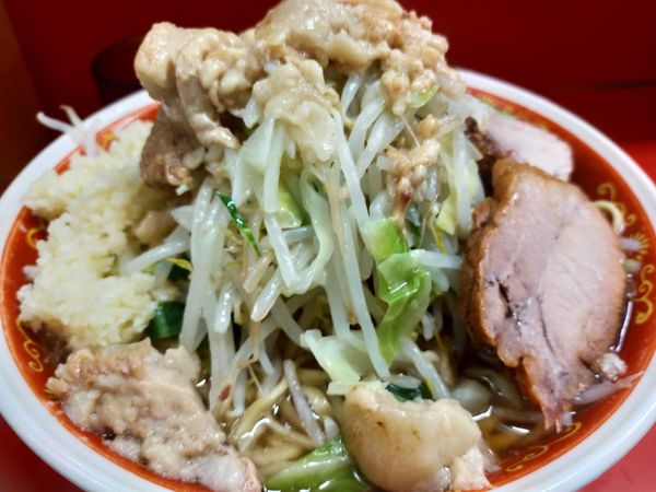 「大ラーメン麺増し・生卵（ばりかた・脂・にんにく）」@ラーメン二郎 上野毛店の写真