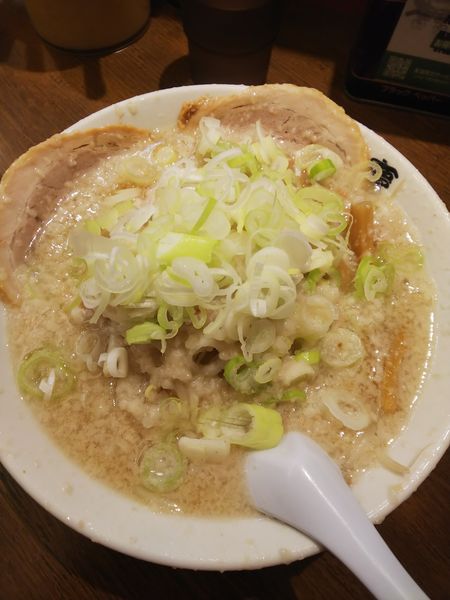 「ラーメン＋チャーシュー１枚(100円)ネギ多め」@らーめん弁慶 門前仲町店の写真