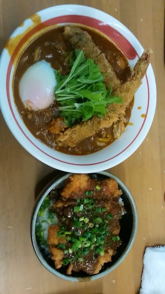 「カレーぶっかけ （鶏スープにて） 大海老フライ乗せ」@MENYA 食い味の道有楽の写真