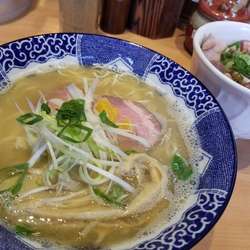 中華そば(白)　700円 + レアチャーシュー丼　230円