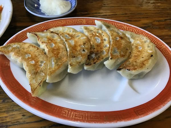 「餃子380円+税」@いづみ亭の写真
