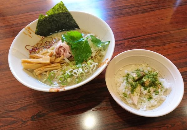 「牡蠣と夏鰺の冷製煮干しそば 追い飯つき」@麺屋 ひな多の写真