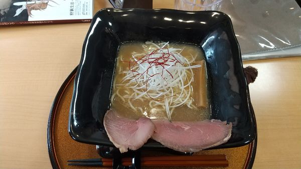 「猪骨醤油ラーメン」@猪骨ラーメンの写真
