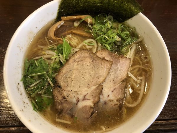 「香味徳、大盛、サービスチャーシュー」@牛骨ラーメン 香味徳の写真